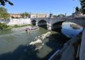 video-nivelul-scazut-al-tibrului-a-scos-la-iveala-podul-lui-nero-din-roma-–-hotnews.ro