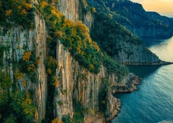 coloanele-de-lava-din-bartin,-o-minune-naturala-veche-de-80-de-milioane-de-ani