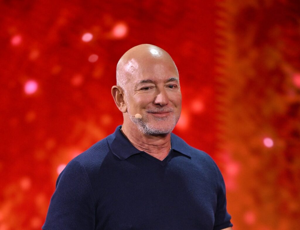 jeff-bezos-devine-actionar-la-clubul-englez-de-fotbal-liverpool-–-hotnews.ro