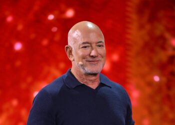 jeff-bezos-devine-actionar-la-clubul-englez-de-fotbal-liverpool-–-hotnews.ro