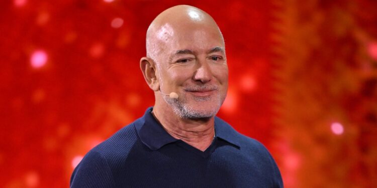 jeff-bezos-devine-actionar-la-clubul-englez-de-fotbal-liverpool-–-hotnews.ro