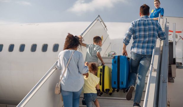 bilet-de-avion-de-10123-de-euro,-la-doar-120:-cine-sunt-cei-8000.000-de-oameni-care-zboara-aproape-gratis-oriunde
