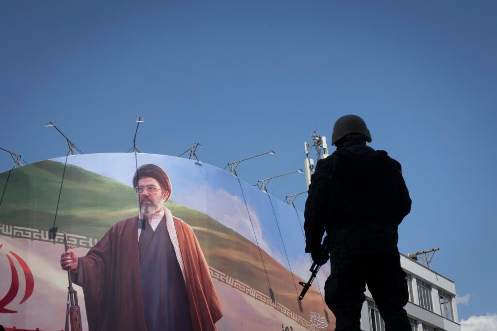 teheranul-cere-eliberarea-a-trei-piloti-iranieni-capturati-in-qatar-scrisoare-catre-crucea-rosie-–-hotnews.ro