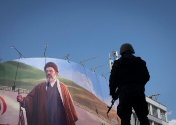 teheranul-cere-eliberarea-a-trei-piloti-iranieni-capturati-in-qatar-scrisoare-catre-crucea-rosie-–-hotnews.ro