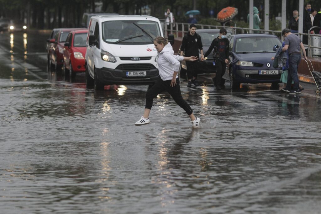 alerte-cod-galben-de-canicula,-emise-de-anm-de-marti,-vremea-se-raceste-brusc-si-vin-ploile-in-toata-tara-–-hotnews.ro