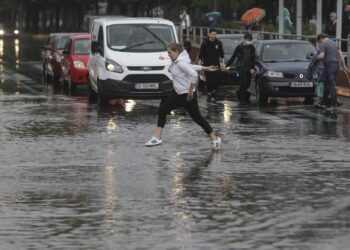 alerte-cod-galben-de-canicula,-emise-de-anm-de-marti,-vremea-se-raceste-brusc-si-vin-ploile-in-toata-tara-–-hotnews.ro