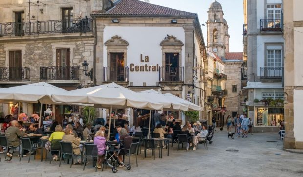 barurile-si-restaurantele-din-spania-vor-percepe-de-miercuri-un-supliment-de-10-centi.-ce-prevede-noua-regula