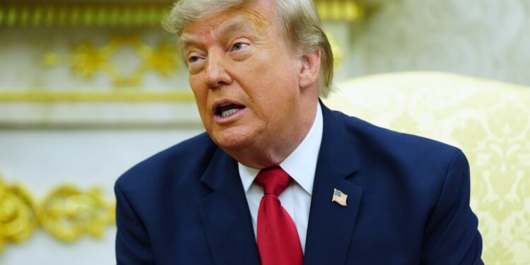 trump-ameninta-ca-va-bombarda-omanul,-un-aliat-al-statelor-unite-afirmatia-presedintelui-american,-intr-un-moment-crucial-al-negocierilor-–-hotnews.ro