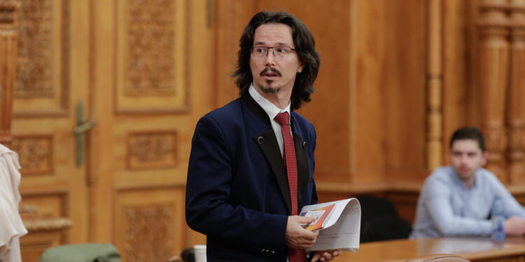 cristi-danilet,-despre-eminentele-cenusii-dupa-decizia-ccr-in-cazul-lui-fritz:-cine-va-fi-desemnat-sa-faca-un-contorsionism-sa-ne-convinga-ca-albul-e-negru-–-hotnews.ro