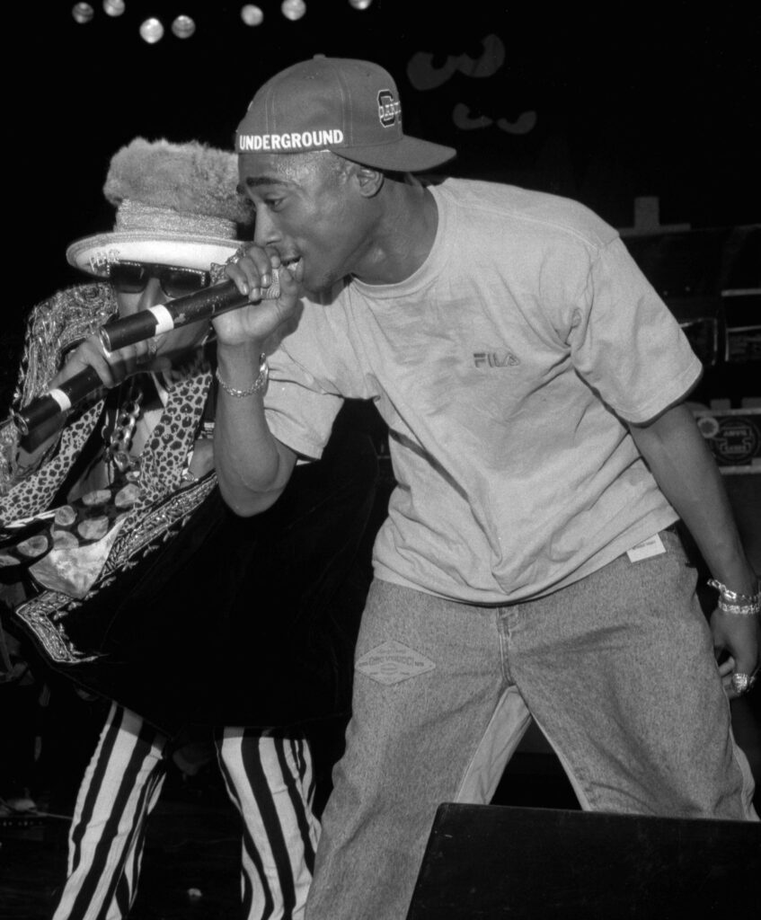 moartea-legendarului-rapper-tupac,-in-procesul-deschis-la-30-de-ani-de-la-crima-detalii-noi-despre-asasinatul-comis-din-masina-cadillac-aflata-in-mers-–-hotnews.ro