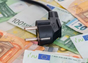 fonduri-europene-2026:-s-a-anuntat-perioada-de-inscrieri-la-granturile-de-max-15-milioane-eur-pentru-firmele-romanesti-care-investesc-in-stocarea-energiei-electrice-ghid-oficial,-baterii-stand-alone-–-hotnews.ro