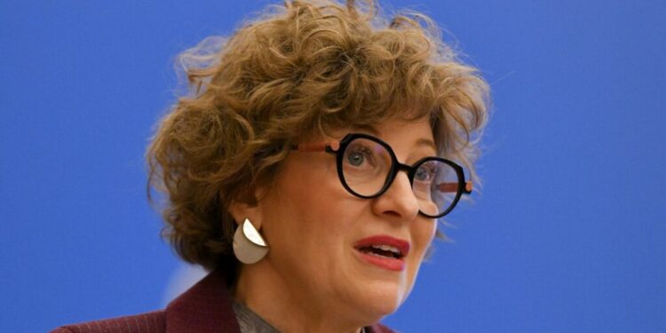 o-companie-de-stat-isi-cauta-administratori-desi-nu-mai-produce-valoare.-oana-gheorghiu:-probabil-cea-mai-elaborata-forma-de-a-nu-face-nimic,-cu-acte-in-regula