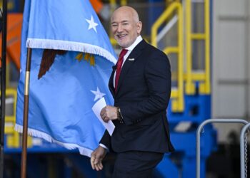 cate-actiuni-a-cumparat-jeff-bezos-la-liverpool-clauza-convenita-in-afacerea-dintre-1892-holdings-si-fsg-–-hotnews.ro