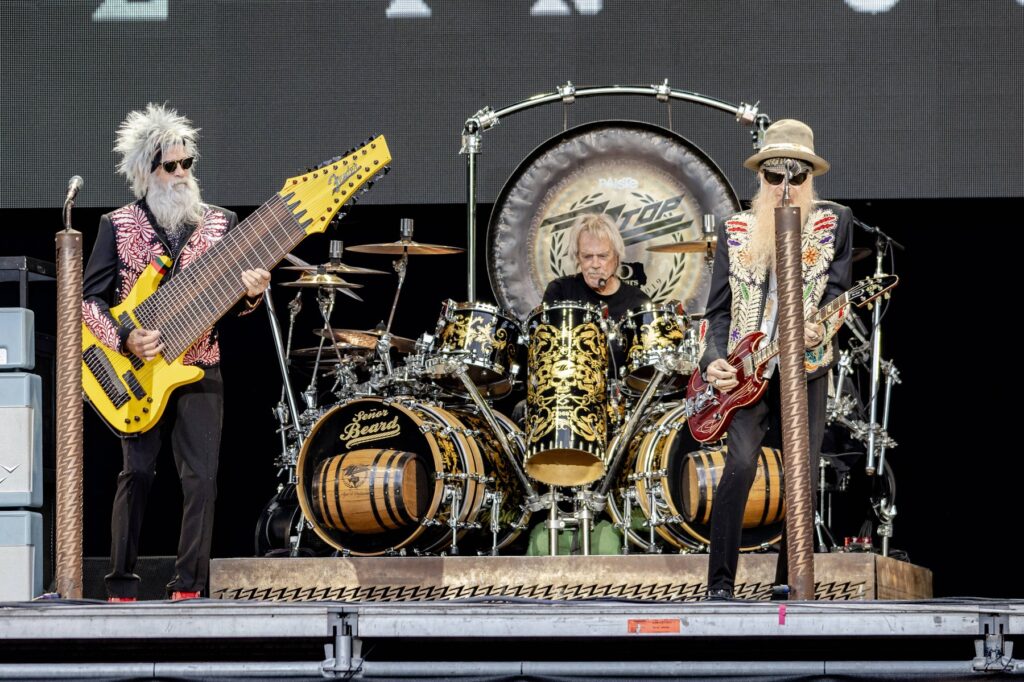 frank-beard-a-murit-tobosarul-formatiei-de-rock-devenite-cunoscute-pentru-barbile-lungi-avea-77-de-ani-–-hotnews.ro
