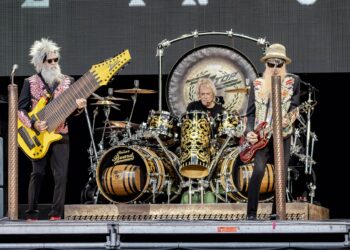 frank-beard-a-murit-tobosarul-formatiei-de-rock-devenite-cunoscute-pentru-barbile-lungi-avea-77-de-ani-–-hotnews.ro
