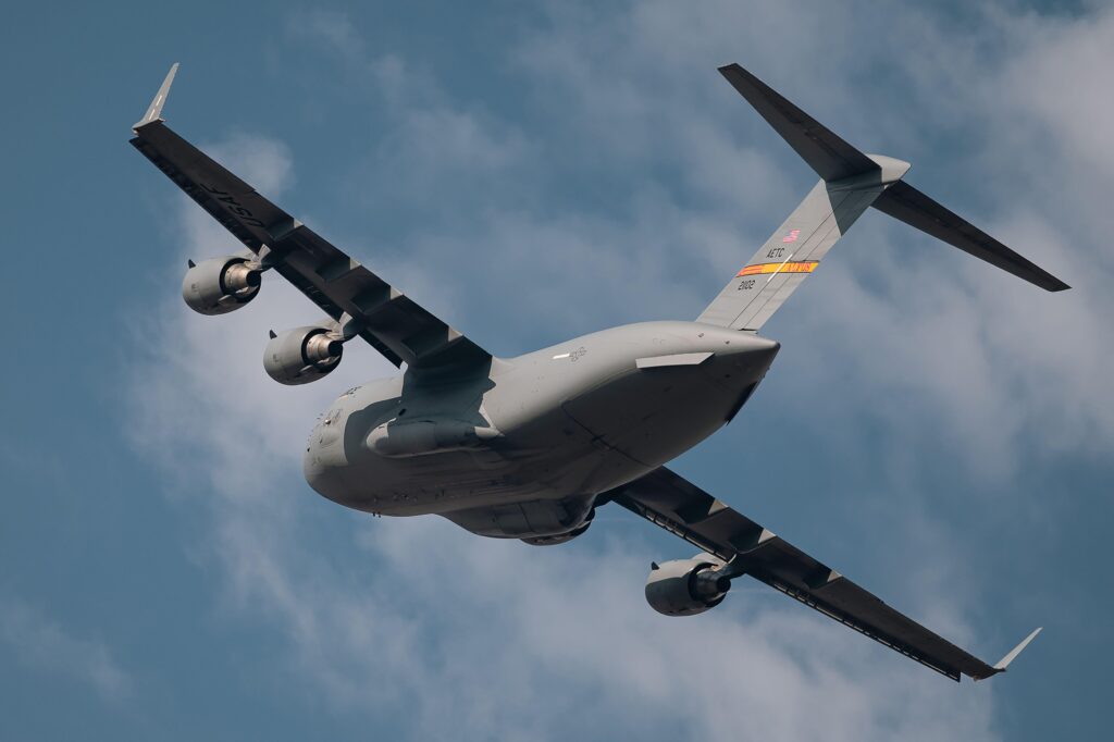 un-avion-militar-al-sua,-cu-destinatia-antarctica,-a-facut-cale-intoarsa-pilotii-au-fost-avertizati-despre-pericol-–-hotnews.ro