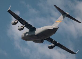 un-avion-militar-al-sua,-cu-destinatia-antarctica,-a-facut-cale-intoarsa-pilotii-au-fost-avertizati-despre-pericol-–-hotnews.ro
