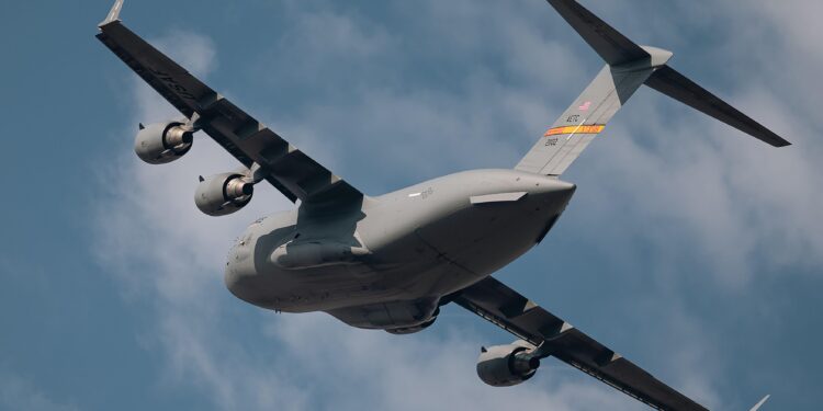 un-avion-militar-al-sua,-cu-destinatia-antarctica,-a-facut-cale-intoarsa-pilotii-au-fost-avertizati-despre-pericol-–-hotnews.ro