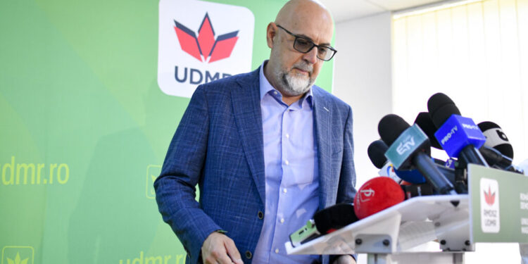 in-ce-tabara-se-pozitioneaza-udmr-pentru-formarea-viitorului-guvern.-ilie-bolojan:-e-decizia-lor