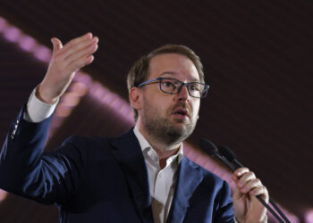 usr-il-reconfirma-in-unanimitate-pe-dominic-fritz-la-conducerea-partidului,-dupa-decizia-ccr-in-cazul-acestuia