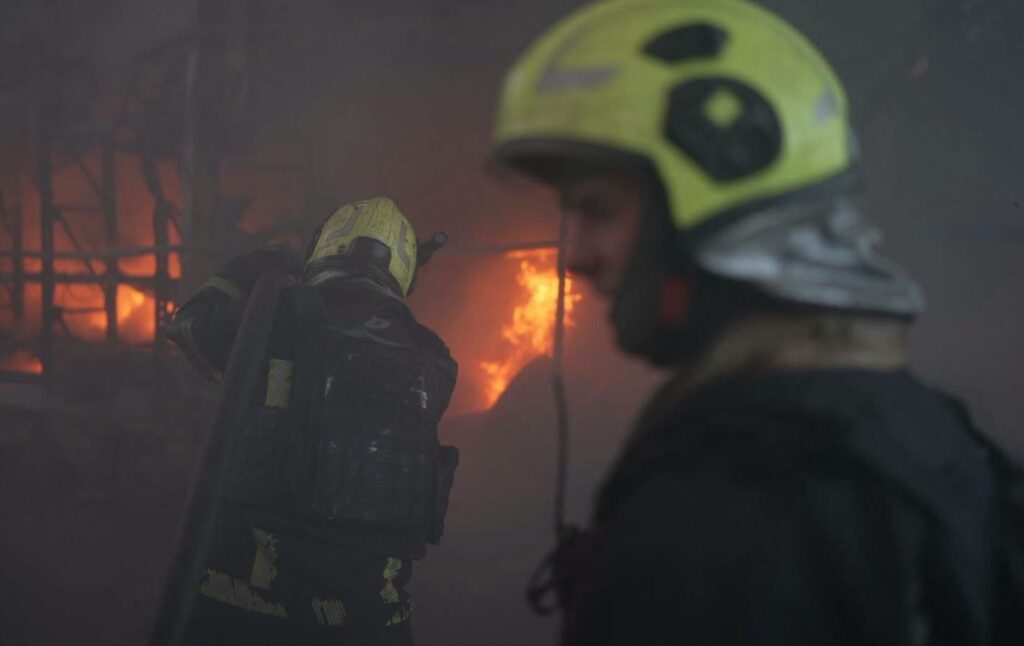 nou-atac-major-asupra-kievului,-soldat-cu-8-morti-si-zeci-de-raniti-–-hotnews.ro