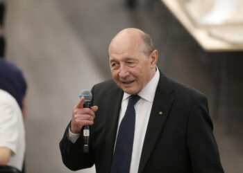 ce-spune-un-fost-presedinte-despre-legea-salarizarii.-basescu:-iti-bati-capul-degeaba-incercand-sa-ajungi-la-un-rezultat