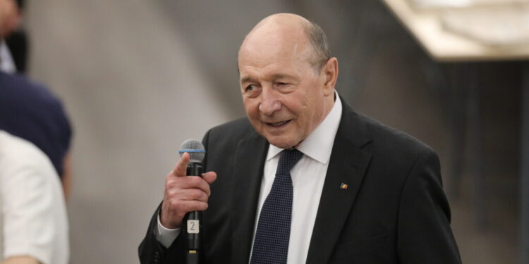 ce-spune-un-fost-presedinte-despre-legea-salarizarii.-basescu:-iti-bati-capul-degeaba-incercand-sa-ajungi-la-un-rezultat
