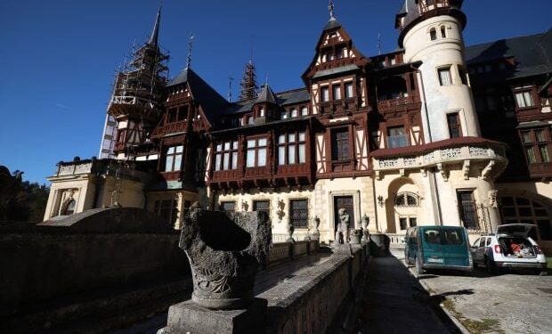 turistii-nu-mai-pot-vizita-castelul-peles.-numarul-de-bilete-puse-in-vanzare-este-limitat,-si-se-epuizeaza-rapid