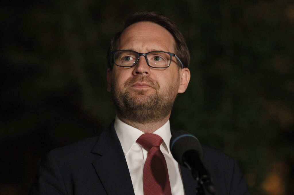 usr-acuza-ccr-de-fraudarea-constitutiei-fritz:-putem-sta-linistiti:-a-motivat-ccr-psd-ca-sanctiunea-nu-mi-se-aplica-mie,-ci-mandatului-meu-–-hotnews.ro
