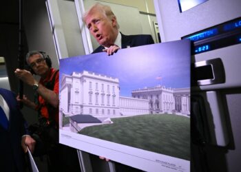 curtea-suprema-ii-permite-lui-trump-sa-continue,-deocamdata,-constructia-controversatei-sali-de-bal-de-la-casa-alba-–-hotnews.ro