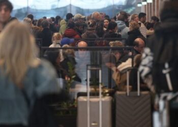 trei-aeroporturi-din-norvegia,-inghetate-din-cauza-grevei-controlorilor-de-trafic-aerian.-zeci-de-calatori,-afectati
