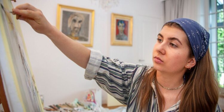 catherine-webb-absolventa-de-arte-la-yale-university,-artist-in-residence-la-bucuresti-–-hotnews.ro