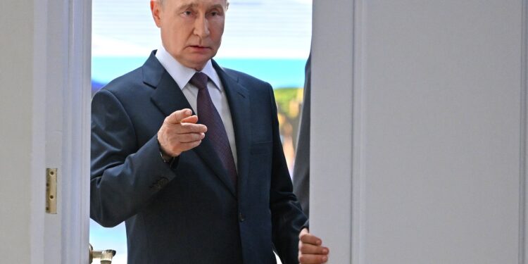 vladimir-putin,-avertisment-pentru-ucraina-regimul-de-la-kiev-a-deschis-singur-aceasta-cutie-a-pandorei-–-hotnews.ro