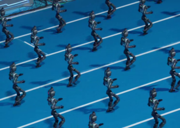 imagini-incredibile-cu-o-armata-de-roboti-umanoizi-care-patrunde-pe-un-stadion-din-china