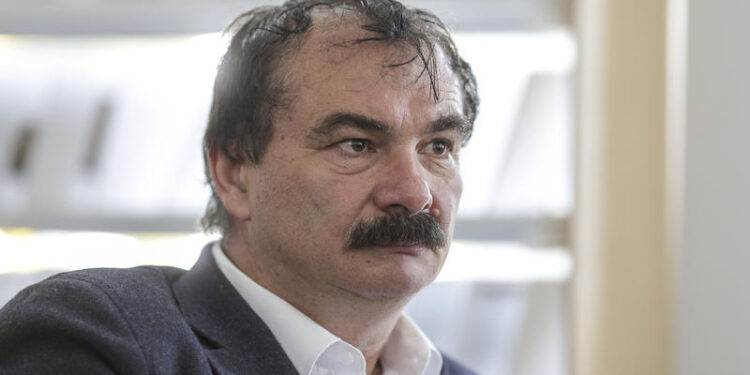mircea-miclea,-despre-evaluarea-nationala:-ar-trebui-examen-la-romana,-matematica-si-stiinte,-limba-straina,-tehnologii-digitale,-competente-civice-si-sociale-–-hotnews.ro