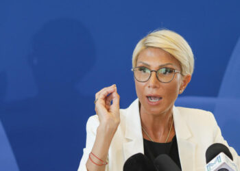 raluca-turcan-anunta-ca-proiectul-de-amanare-a-admiterii-suplimentare-la-liceuintra-in-dezbatere-in-parlament-–-hotnews.ro