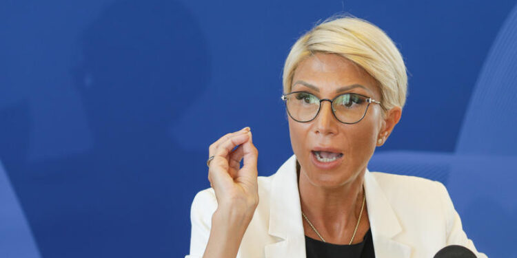raluca-turcan-anunta-ca-proiectul-de-amanare-a-admiterii-suplimentare-la-liceuintra-in-dezbatere-in-parlament-–-hotnews.ro
