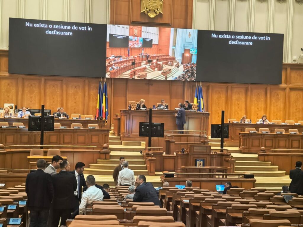 deputatii-sunt-in-plen,-in-sesiune-extraordinara,-pentru-votul-legii-ani-si-al-legii-care-amana-evaluarea-si-admiterea-la-liceu-in-2027