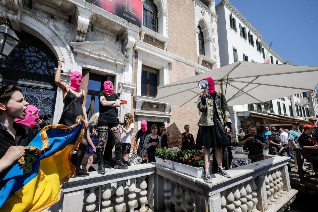 o-fosta-membra-a-trupei-pussy-riot-dezvaluie-ca-a-fost-informatoare-fsb-si-ca-a-fost-implicata-intr-un-complot-de-asasinat-–-hotnews.ro