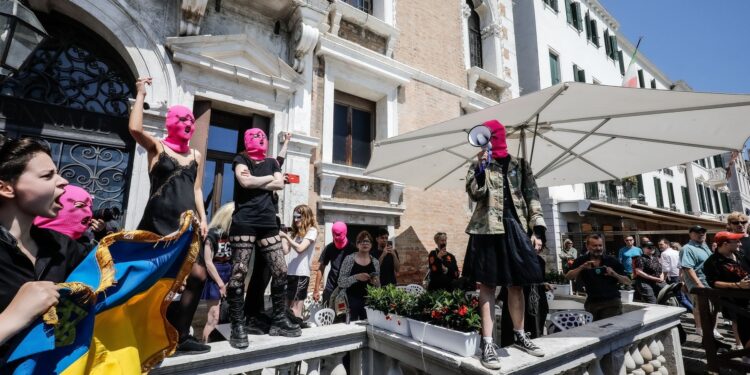 o-fosta-membra-a-trupei-pussy-riot-dezvaluie-ca-a-fost-informatoare-fsb-si-ca-a-fost-implicata-intr-un-complot-de-asasinat-–-hotnews.ro