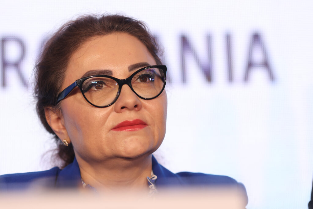 cristina-traila,-secretar-general-adjunct-al-guvernului,-la-dna-e-audiata-in-dosarul-afaceristului-care-a-ajuns-in-biroul-lui-bolojan-–-hotnews.ro