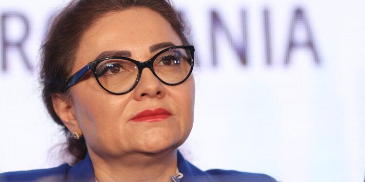 cristina-traila,-secretar-general-adjunct-al-guvernului,-la-dna-e-audiata-in-dosarul-afaceristului-care-a-ajuns-in-biroul-lui-bolojan-–-hotnews.ro