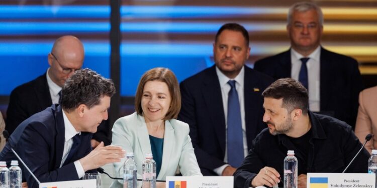nicusor-dan-si-volodimir-zelenski,-invitati-de-maia-sandu-la-chisinau-pentru-sarbatorirea-celor-35-de-ani-de-independenta-a-republicii-moldova