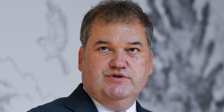 ministrul-cseke-attila-face-precizari-despre-consilierii-locali-si-judeteni-angajati-in-institutiile-publice:-nu-exista-incompatibilitate
