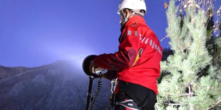 mobilizare-a-salvamontistilor-din-brasov,-dupa-un-semnal-sos-observat-pe-munte-cum-s-a-incheiat-misiunea-–-update-–-hotnews.ro