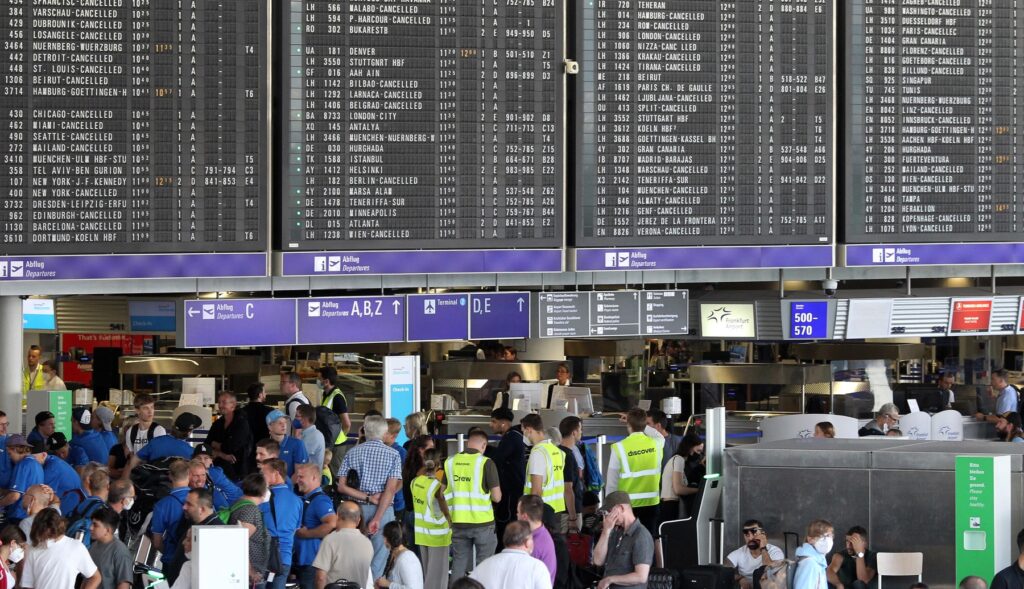 focarul-de-malarie-din-unul-dintre-cele-mai-mari-aeroporturi-din-europa-a-provocat-un-deces-–-hotnews.ro