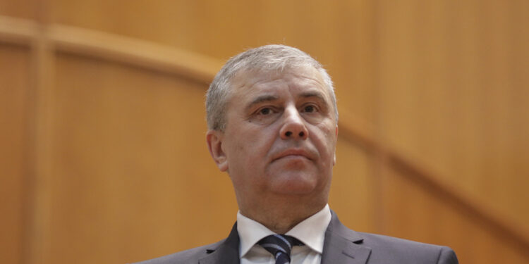 dupa-dezvaluirile-recorder-si-snoop-despre-lucian-pahontu,-un-important-politolog-roman-indica-numele-unui-fost-presedinte-pentru-mostenirea-lasata-in-urma-ramane-stapanul-politicienilor-–-hotnews.ro