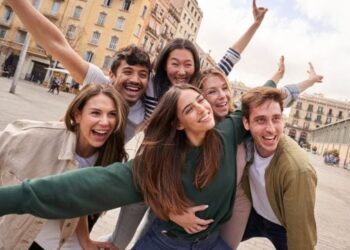 gen-z-si-milenialii-calatoresc-diferit.-unde-isi-petrec-vacantele-cele-doua-generatii-si-cum-isi-fac-alegerile