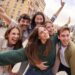 gen-z-si-milenialii-calatoresc-diferit.-unde-isi-petrec-vacantele-cele-doua-generatii-si-cum-isi-fac-alegerile