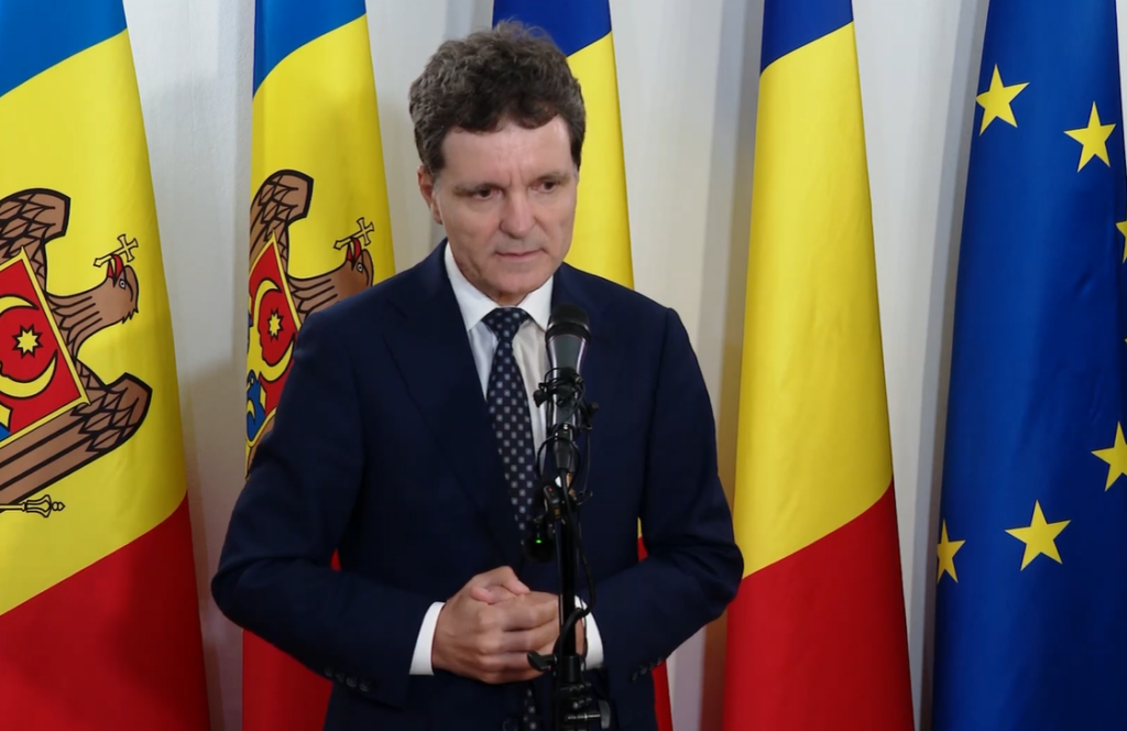 video-de-la-chisinau,-vizibil-crispat,-nicusor-dan-l-a-aparat-pe-generalul-pahontu:-nu-a-participat-la-reprimarea-de-la-revolutie-si-nu-e-nicio-problema-ca-nu-a-depus-18-ani-declaratie-pe-proprie-raspundere-–-hotnews.ro